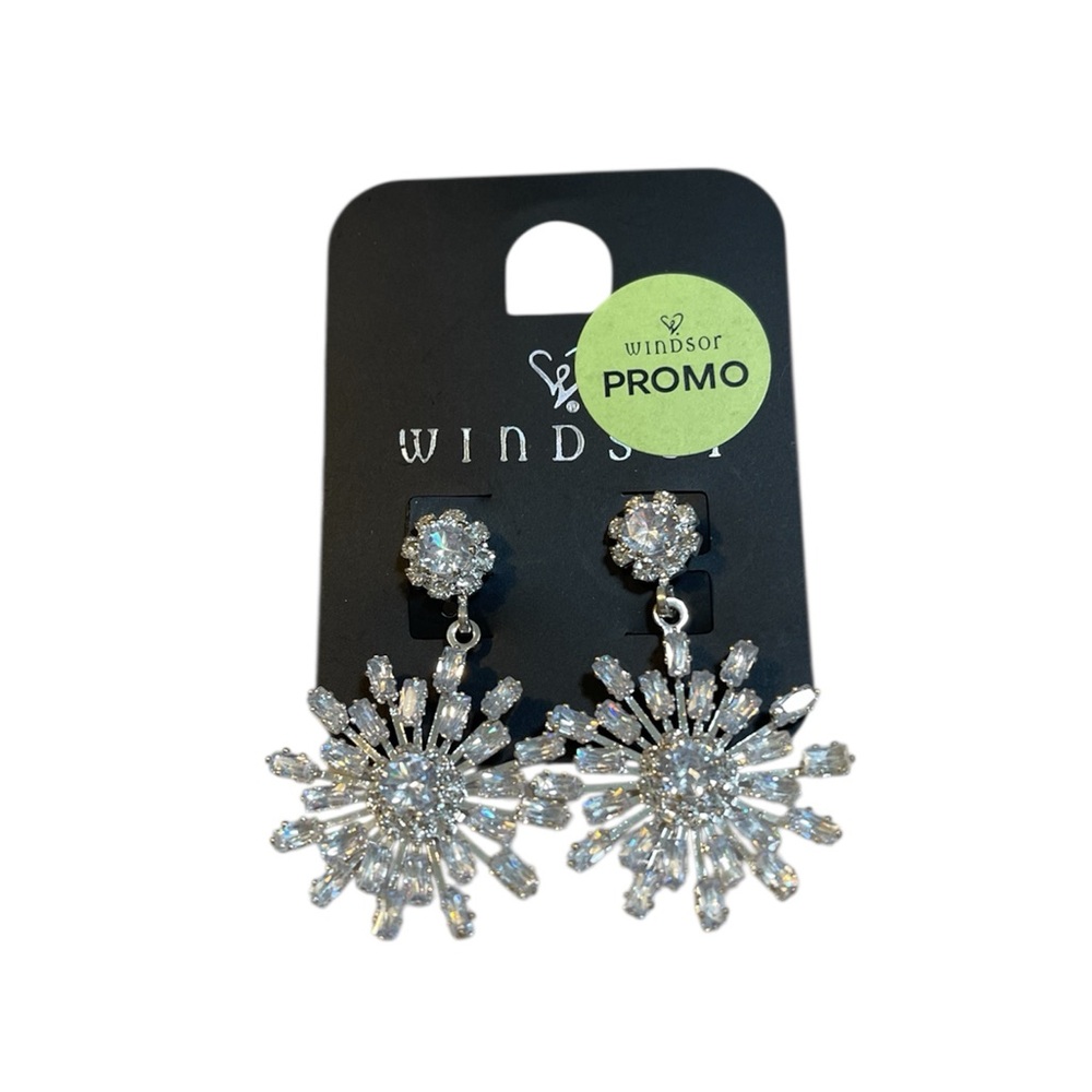 🤑 5/$25 Windsor Sparkling Silver Snow Flakes Earrings NWT
